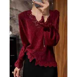 独特漂亮外穿蕾丝上衣女2026冬季轻奢高级感复古酒红色喇叭袖上衣