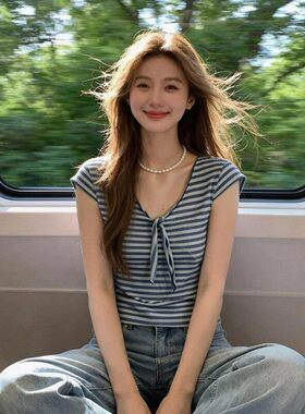 巨好看蓝色条纹系带v领短袖t恤女