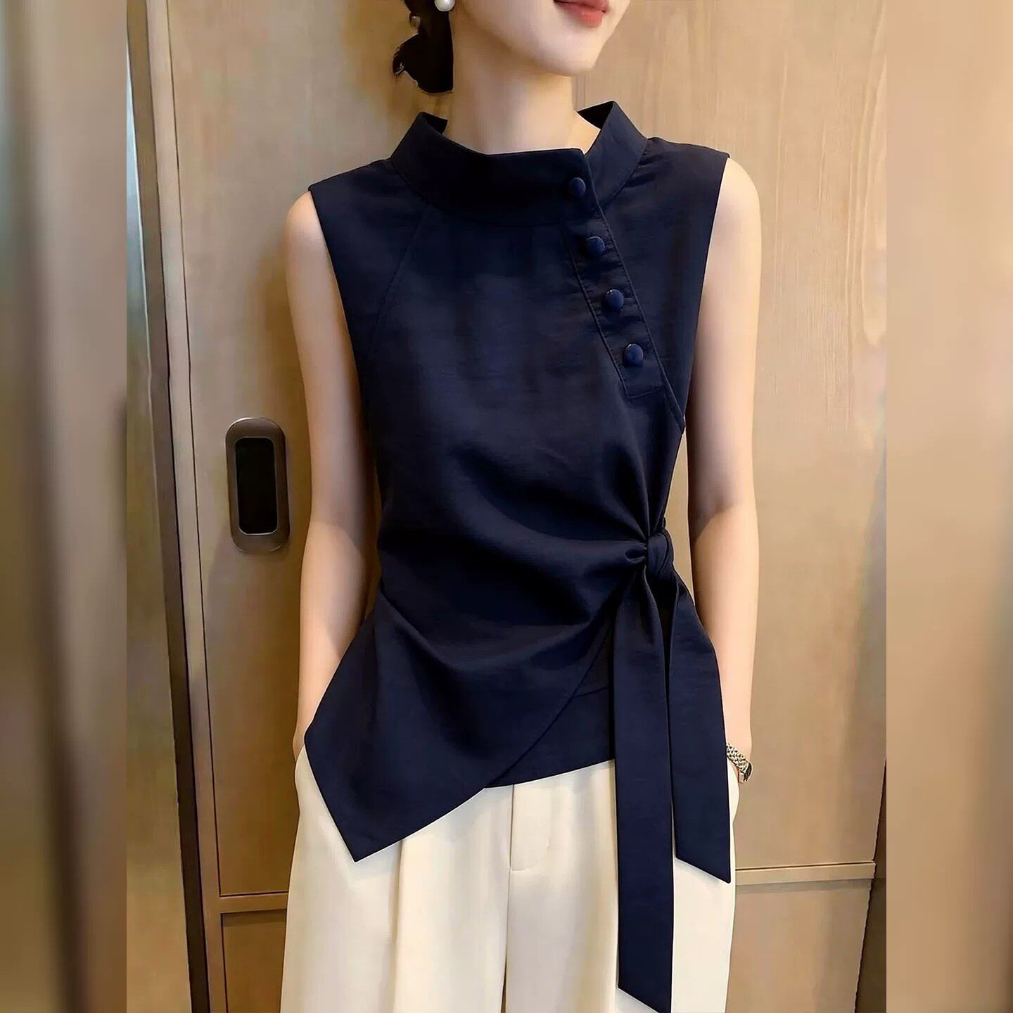 藏青色立领斜排扣收腰无袖衬衫女图片