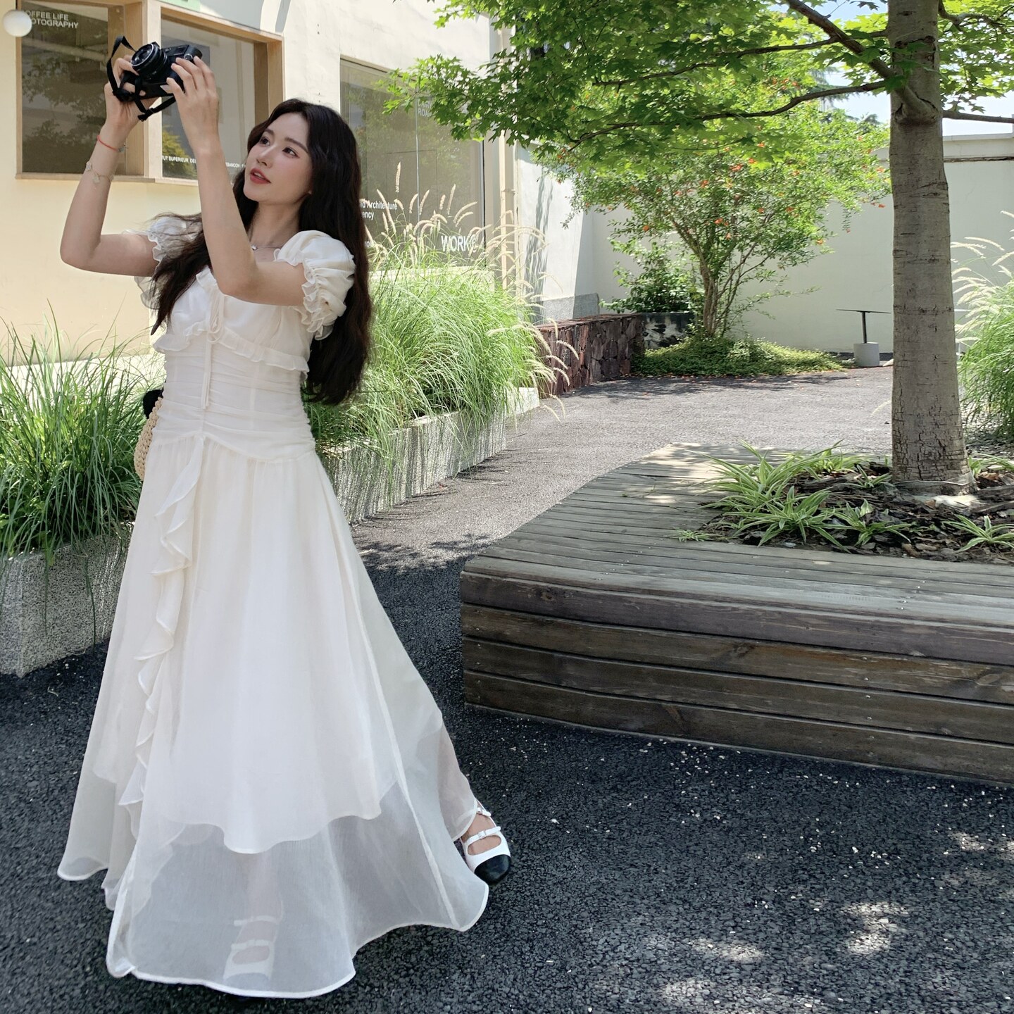 米白色木耳边泡泡袖连衣裙女2025夏季新款法式初恋温柔甜美长裙子,女装连衣裙,鑫慧