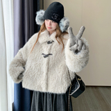 韩系牛角扣羊羔毛短外套女加厚保暖皮毛一体环保皮草，女装短外套，慧峰