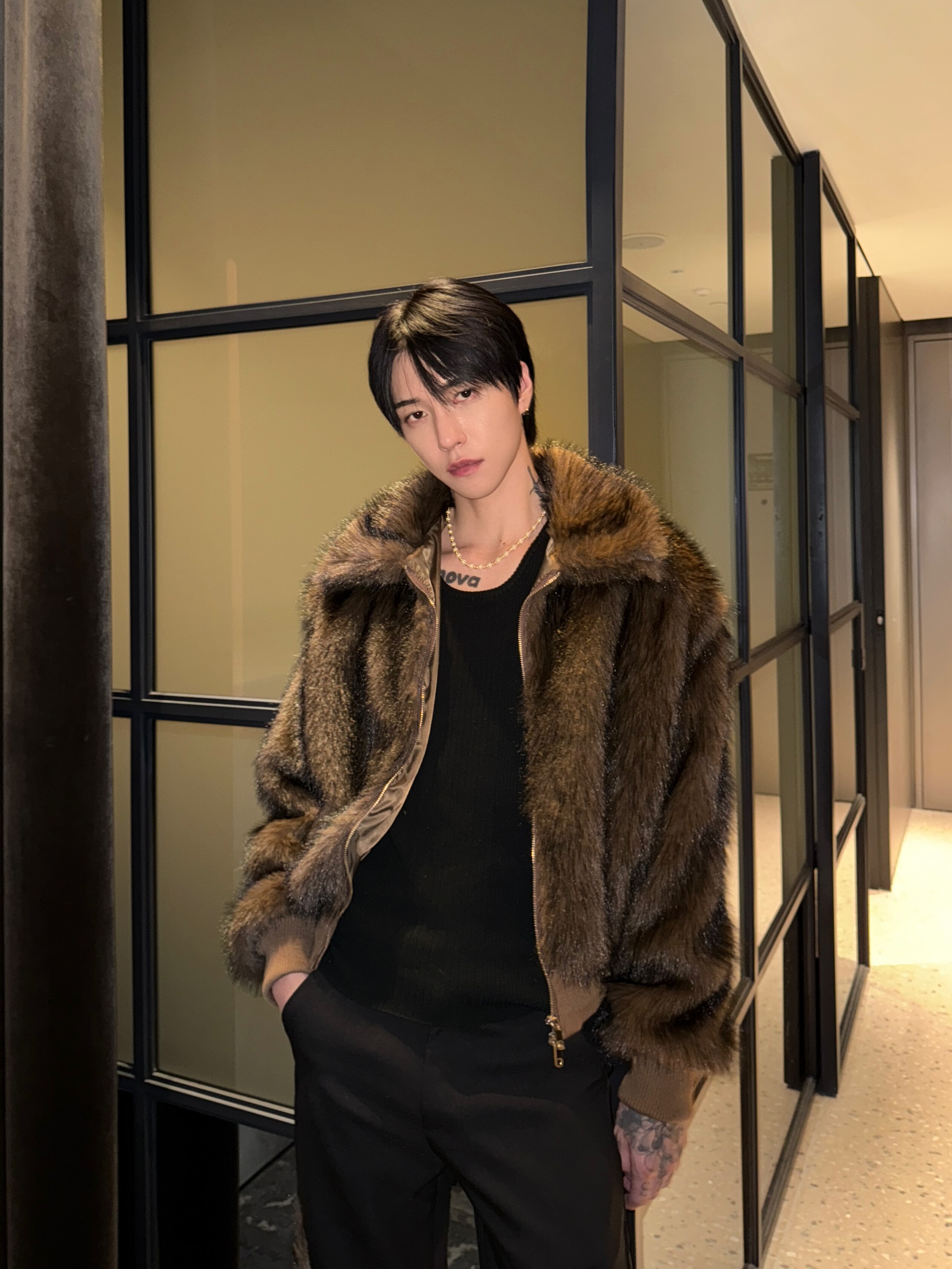 ZISHANG 남성 2024 가을 겨울 프리미엄 재킷 남성의 젊고 기질 잘 생긴 스탠드 칼라 모피 원피스 재킷