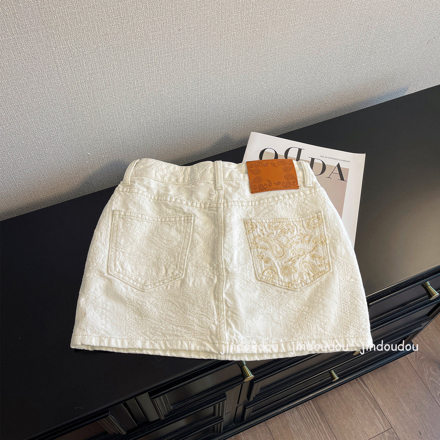 白色半身裙女2026新款漂亮半裙水洗做旧提花撞色a字包臀牛仔短裙