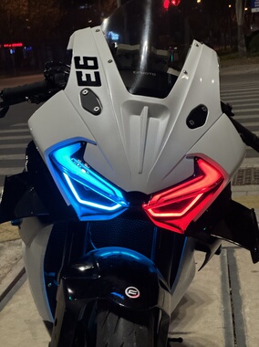 春风675/750sr改装app可调启动自检流水宝马日行灯矩阵式透镜大灯