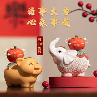 吉祥物大象猪摆件高级感小众办公室桌面工位装 饰乔迁开业生日礼物