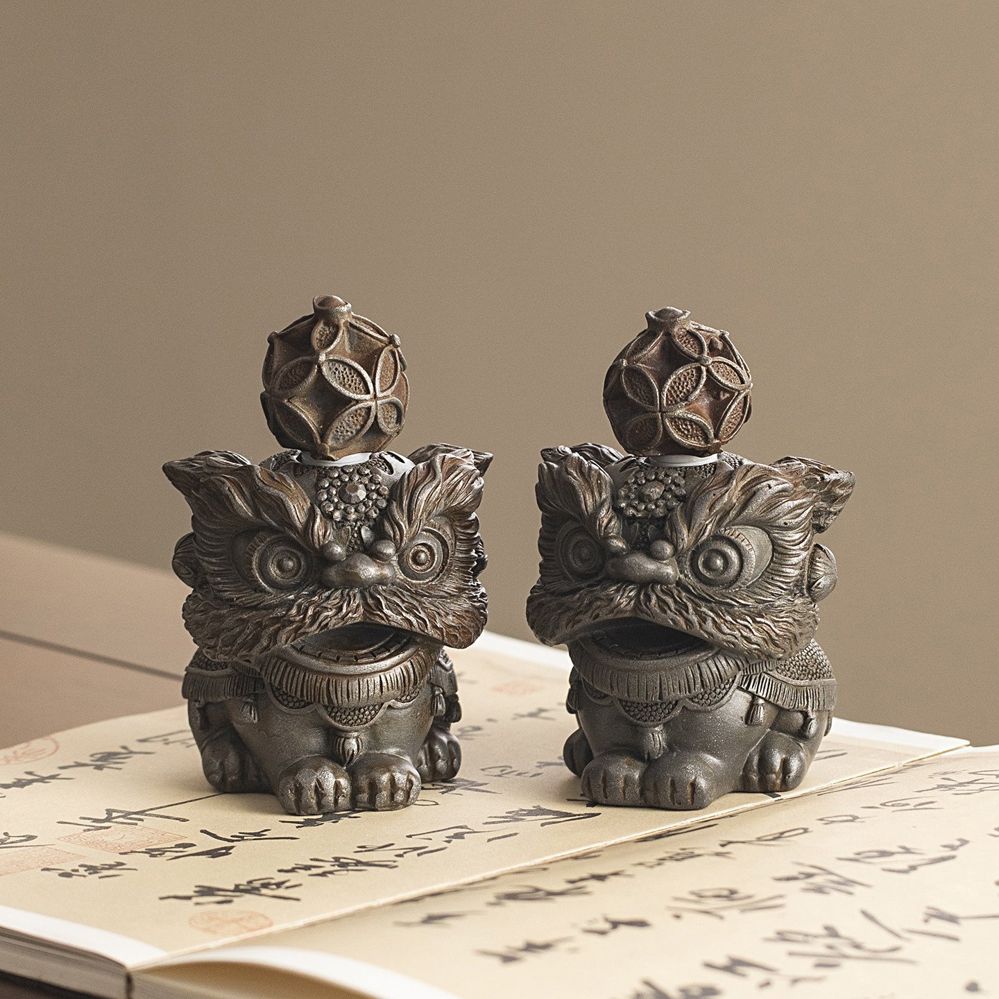 仿古铸铁佛山醒狮复古装饰品摆件家居书房茶桌桌面茶宠文玩工艺品图片