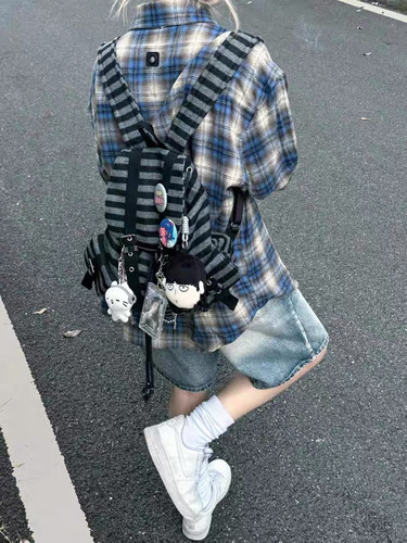 机能百搭大容量书包休闲痛包