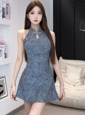 2025夏季新款新中式复古风挂脖露肩小众设计感修身显瘦无袖连衣裙