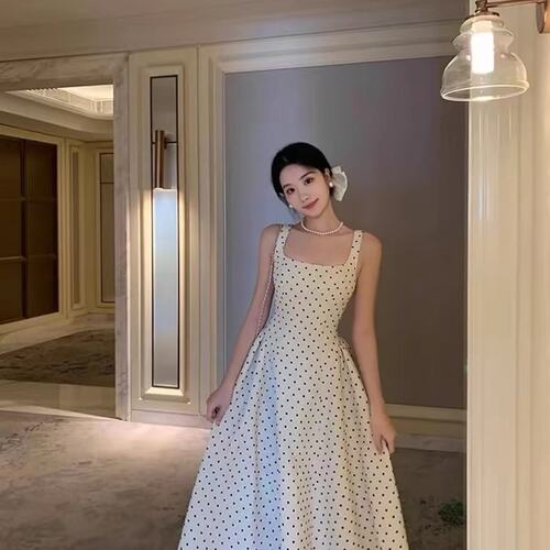 有货~法式复古波点连衣裙女2026春夏新款宽肩吊带A字收腰显瘦裙
