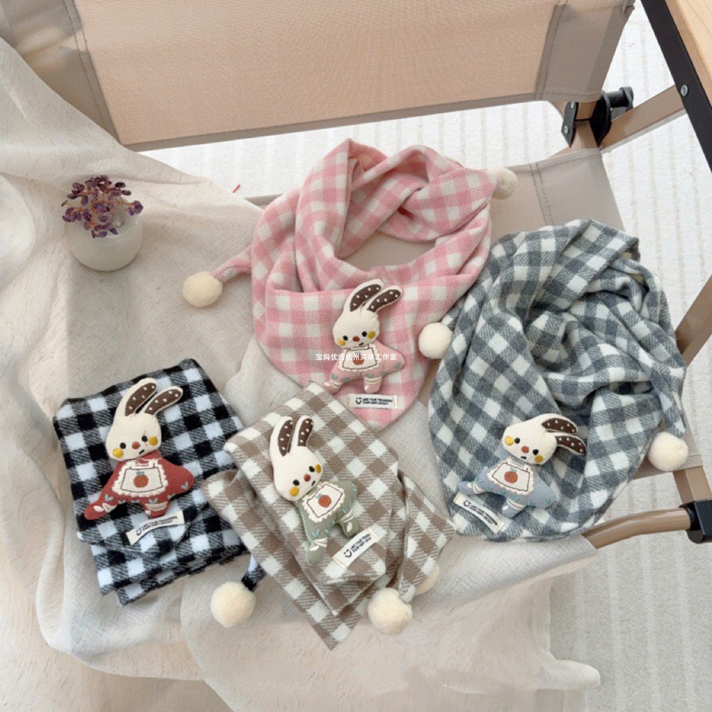 韩版儿童围巾秋冬防风保暖可爱小兔子围脖男女宝宝格子三角巾脖套