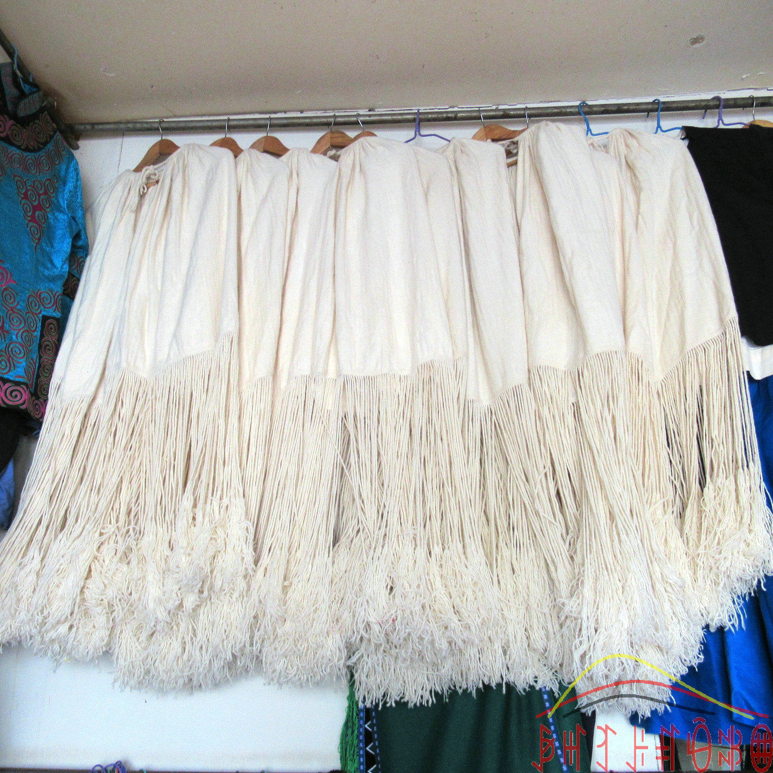 彝族披风查尔瓦羊毛白色蓝色同款昭觉羊毛披风察尔瓦正宗凉山彝族