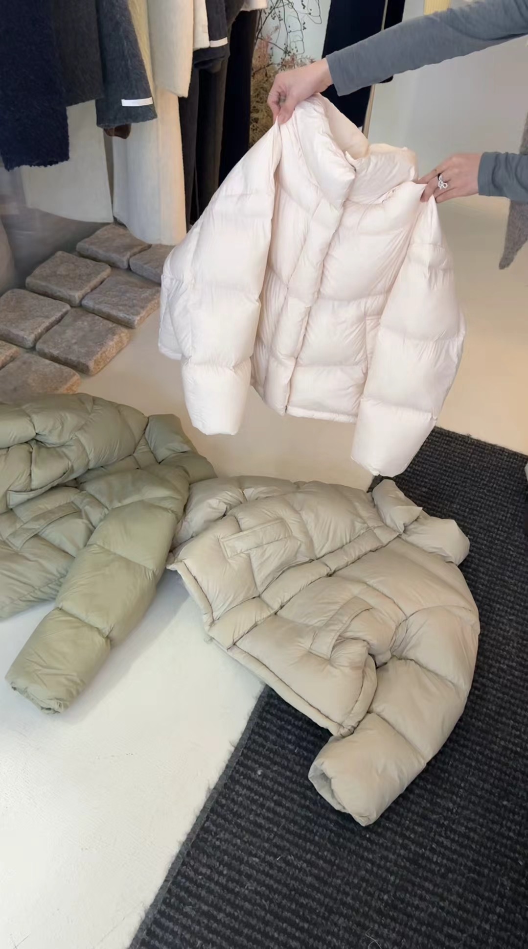 AMIDI 2025冬季新款韩系简约百搭立领宽松短款羽绒服