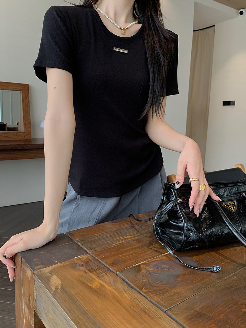 小众简约风短袖体恤衫简约