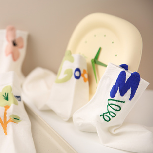 冬立体花字母M短筒袜子百搭白色ins潮短筒袜棉五分可爱学院风个性