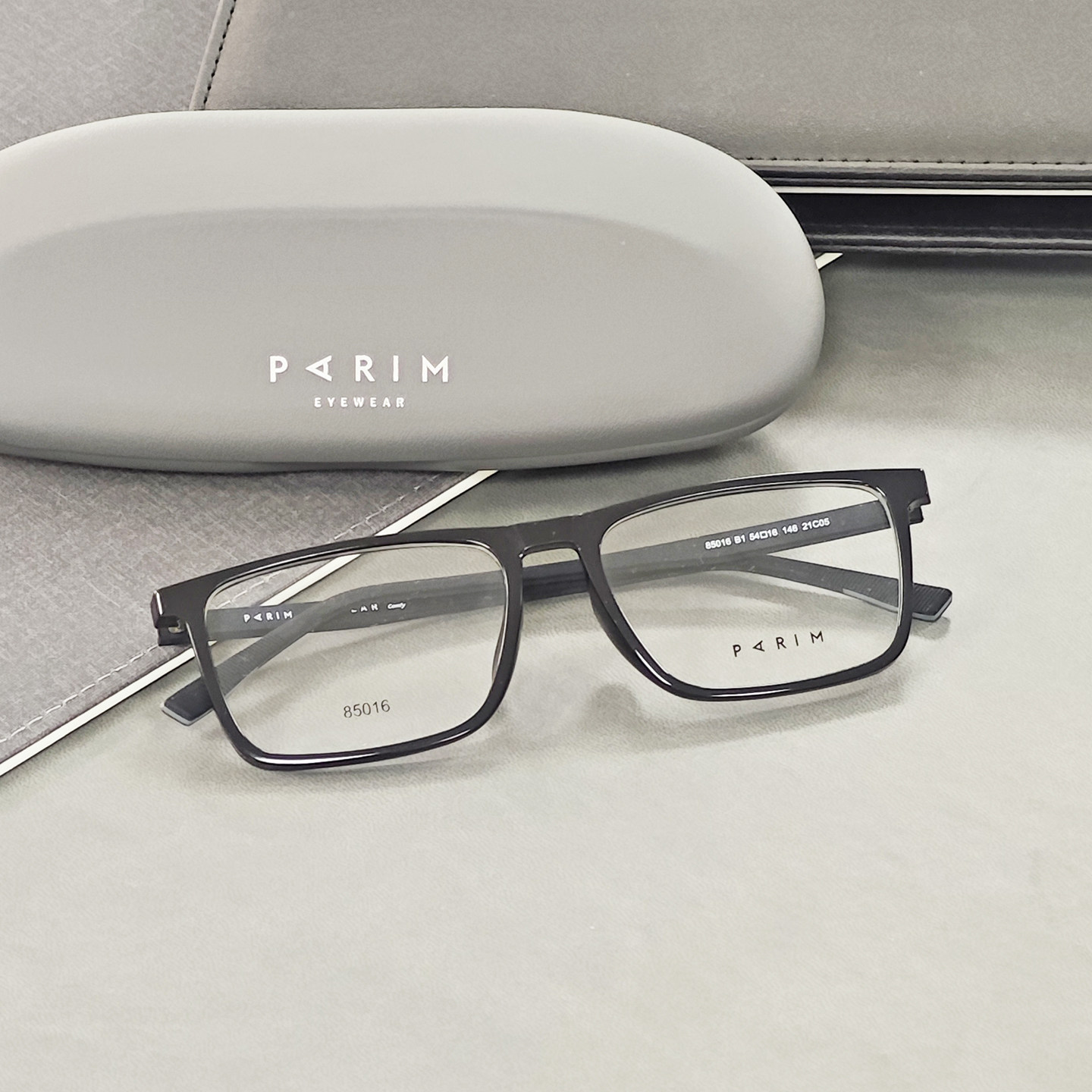 派丽蒙男士全框近视眼镜架硅胶镜腿防滑设计黑色长方框大脸眼镜架