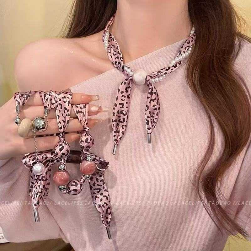 粉色豹纹磁吸珍珠项链女2025新款