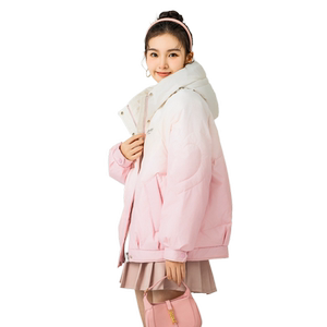 雪中飞2024秋冬新款女士短款羽绒服简约连帽大阔版宽松可爱甜美