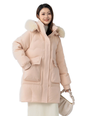 毛领羽绒服雪中飞温柔