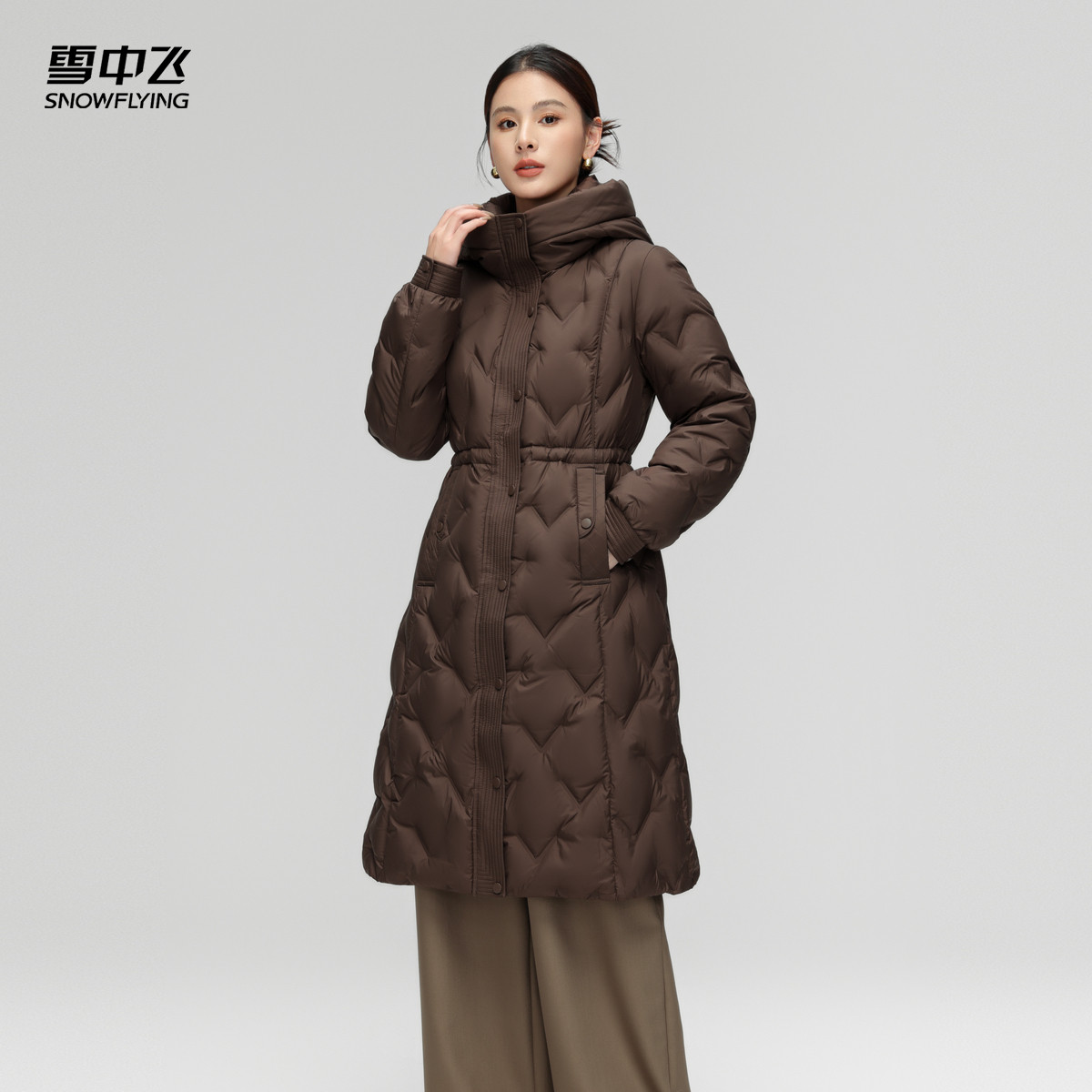 雪中飞2026春新款女士长款羽绒服淑女百搭连帽加厚时尚妈妈外套