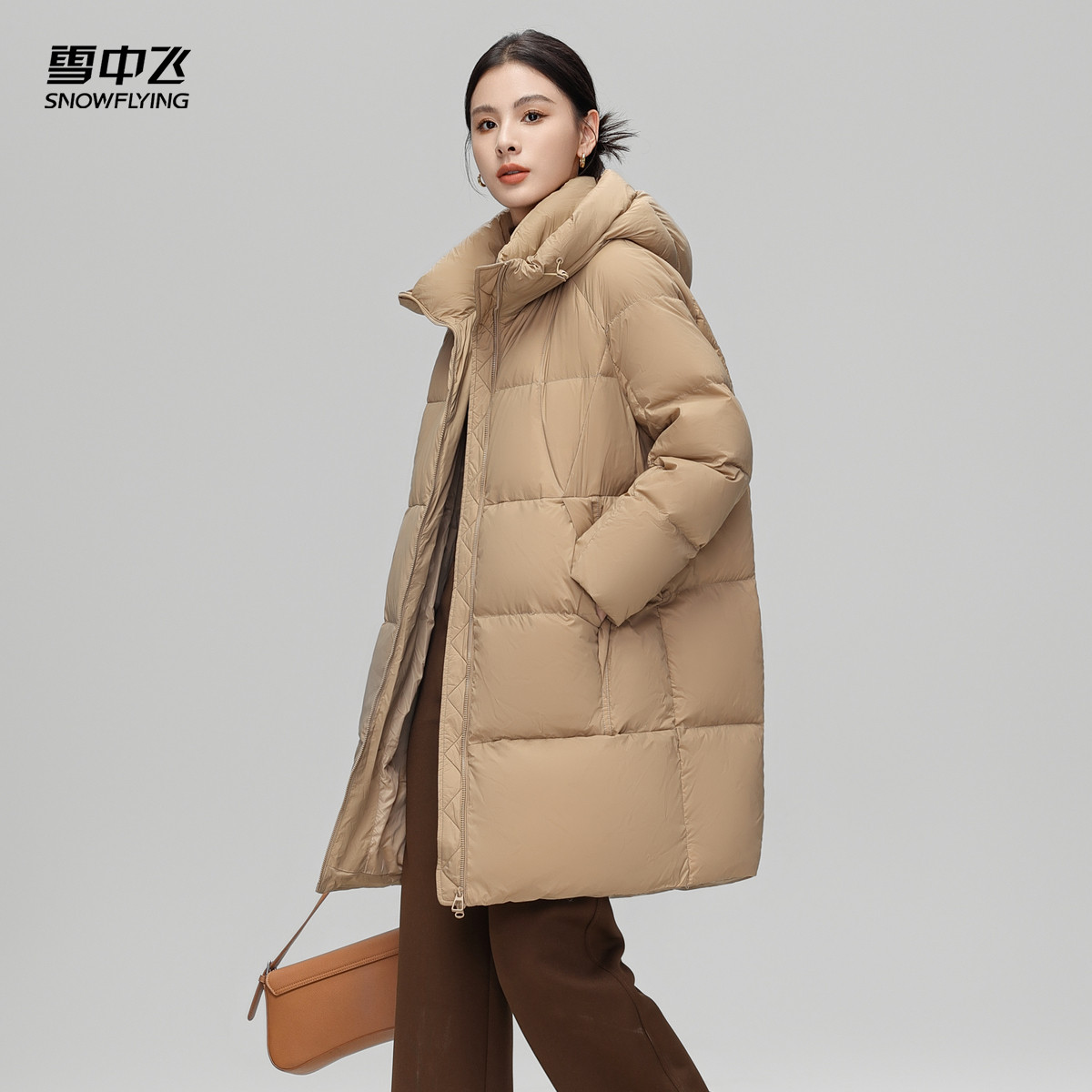 雪中飞长款时尚羽绒服