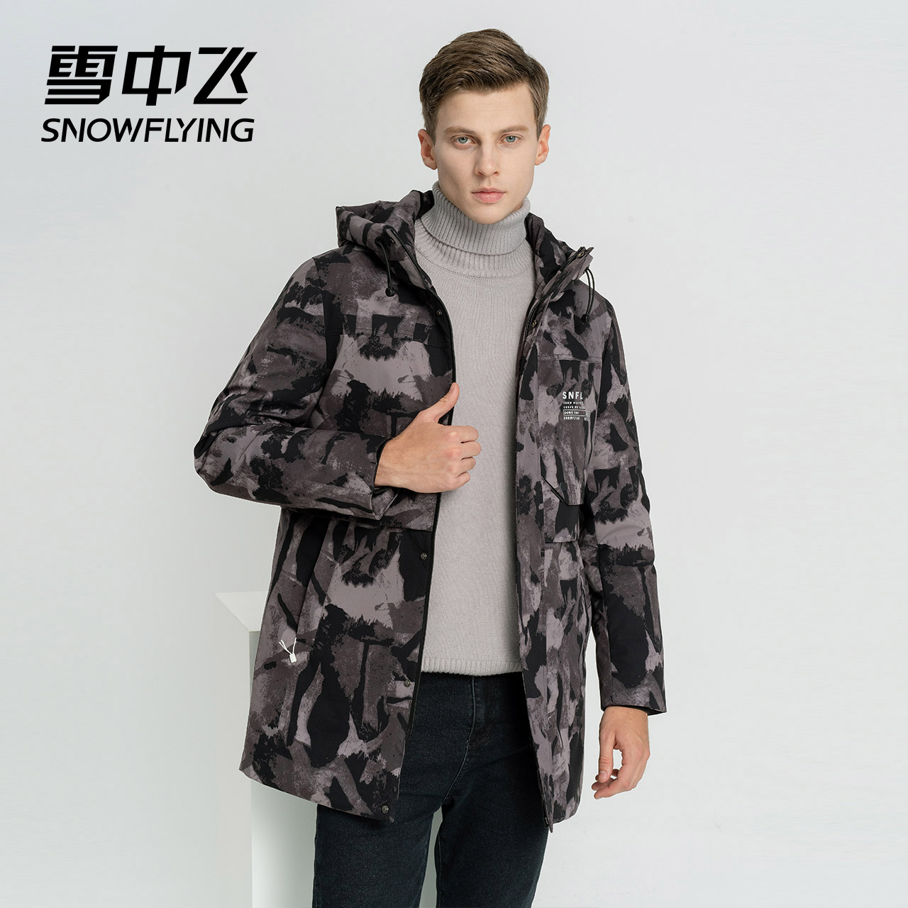 雪中飞2021秋冬印花连帽羽绒服