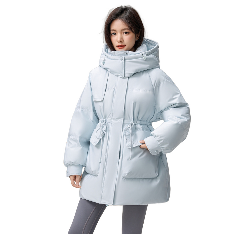 短款收腰羽绒服雪中飞温柔气质