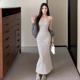 网红辣妹撞色条纹吊带连衣裙女秋季修身纯欲性感显瘦潮流后妈