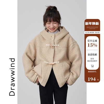 画风短款羊角扣毛呢外套