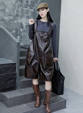 2025秋冬新款油蜡皮咖色背带裤女修身显瘦绵羊皮连体裤高腰五分裤