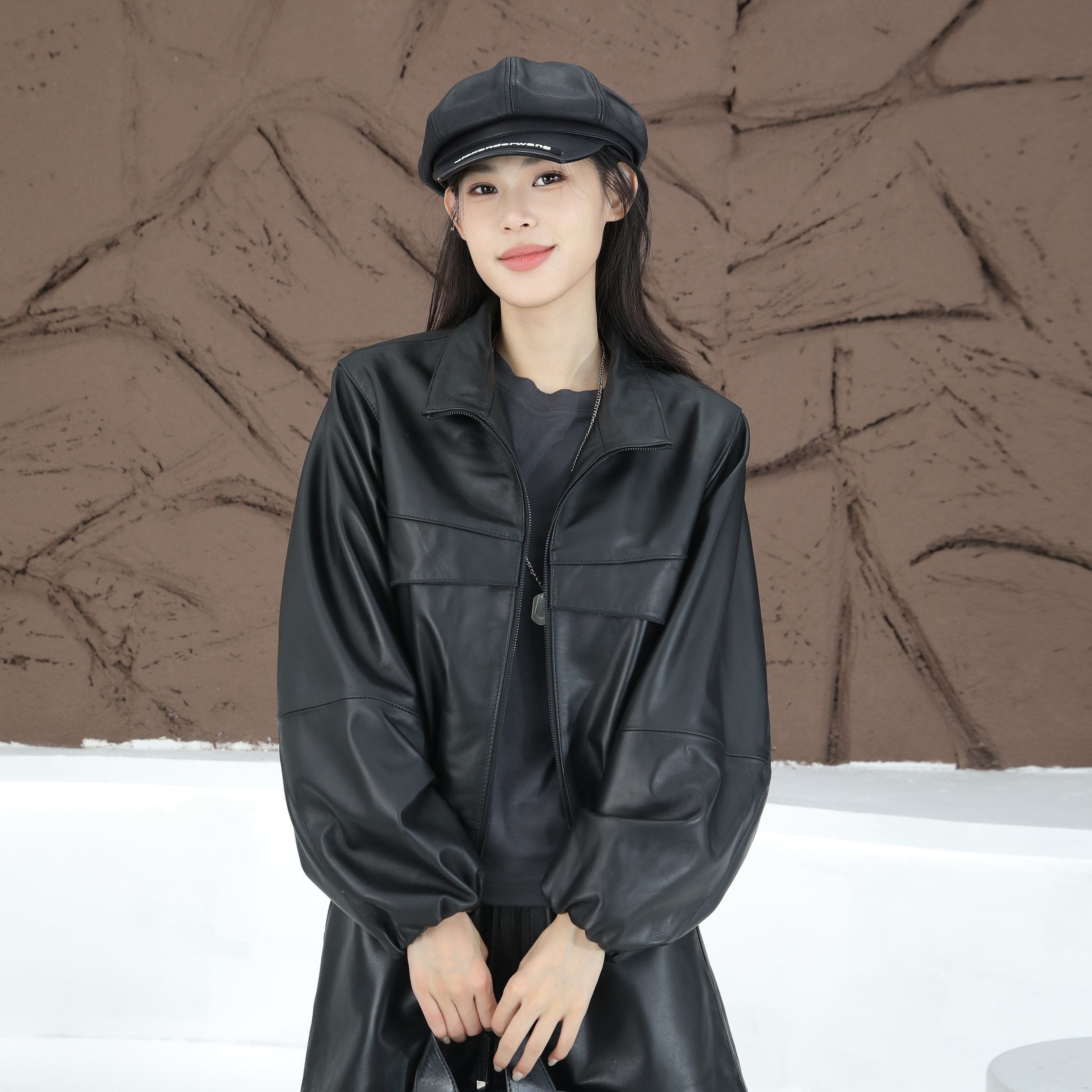 酷感休闲风黑色真皮短款皮衣女绵羊皮宽松机车服时尚百搭显瘦外套