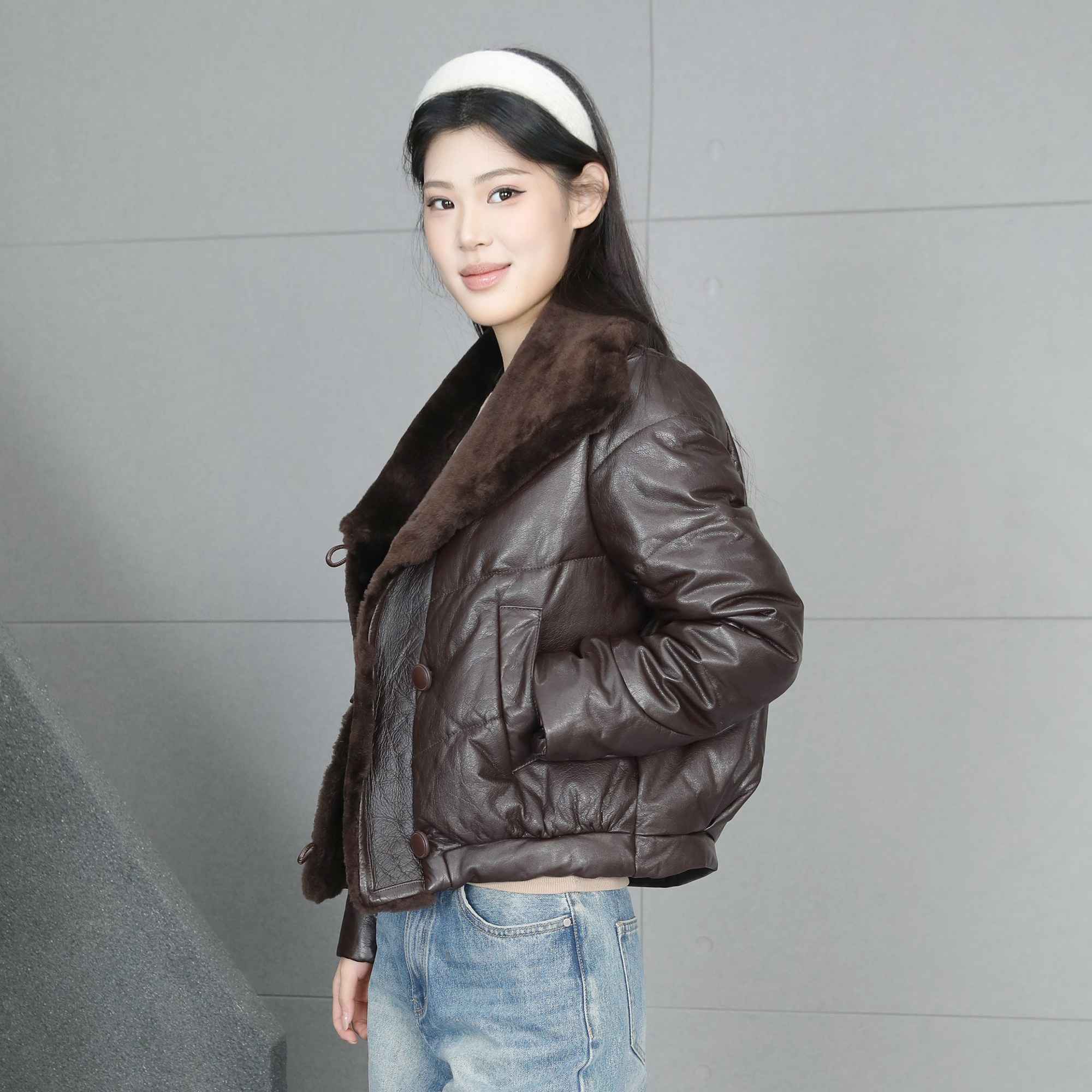 咖色羽绒皮衣女短款2025年冬季