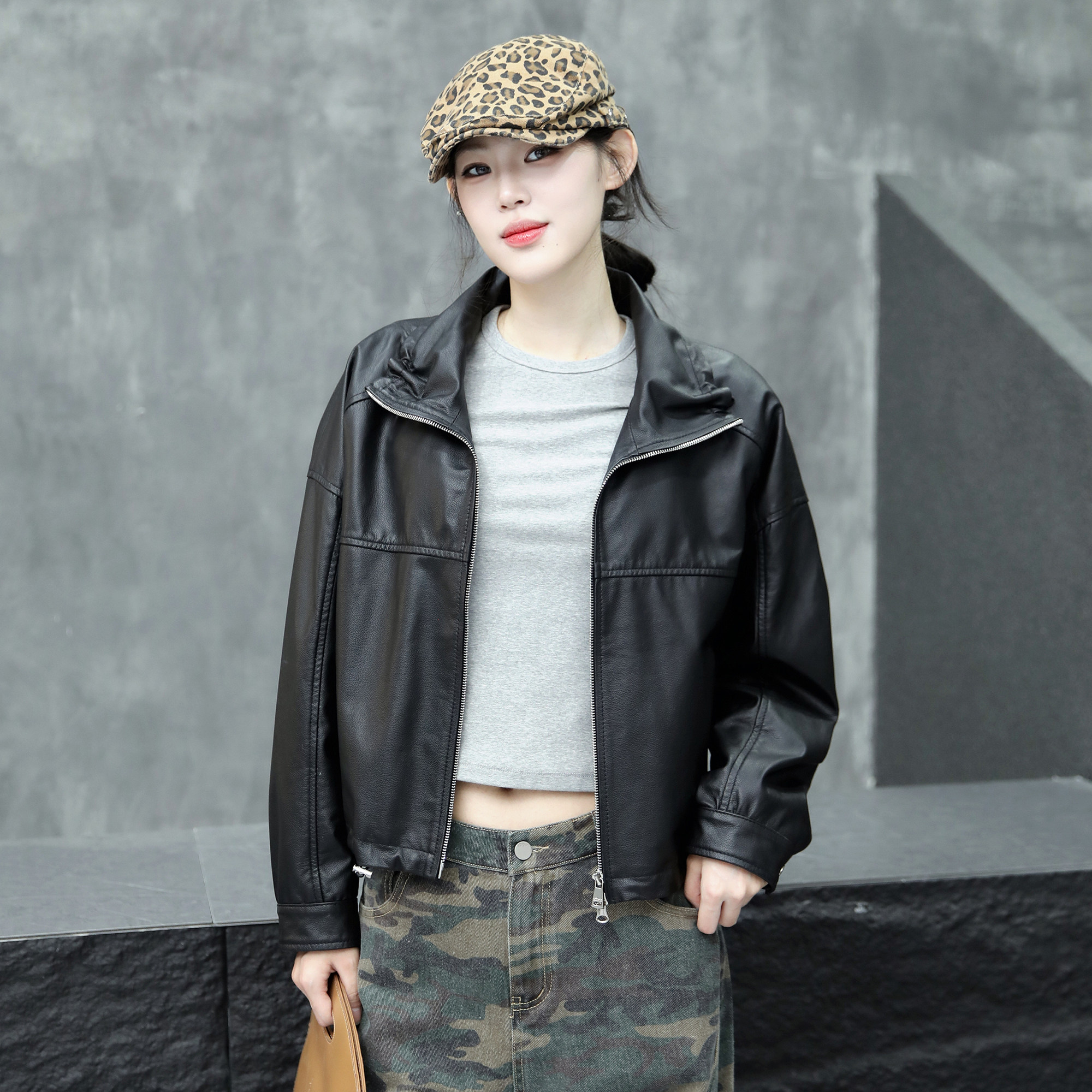 2025年秋季新款真皮皮衣女短款牛皮黑色夹克拉链款翻领长袖外套潮