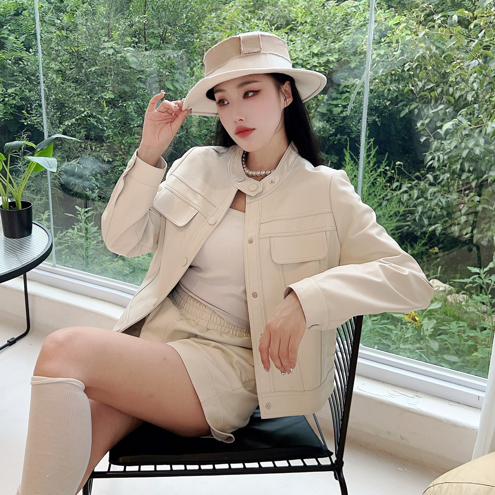 2025秋季新款真皮皮衣女短款绵羊皮白色长袖上衣修身圆领夹克外套