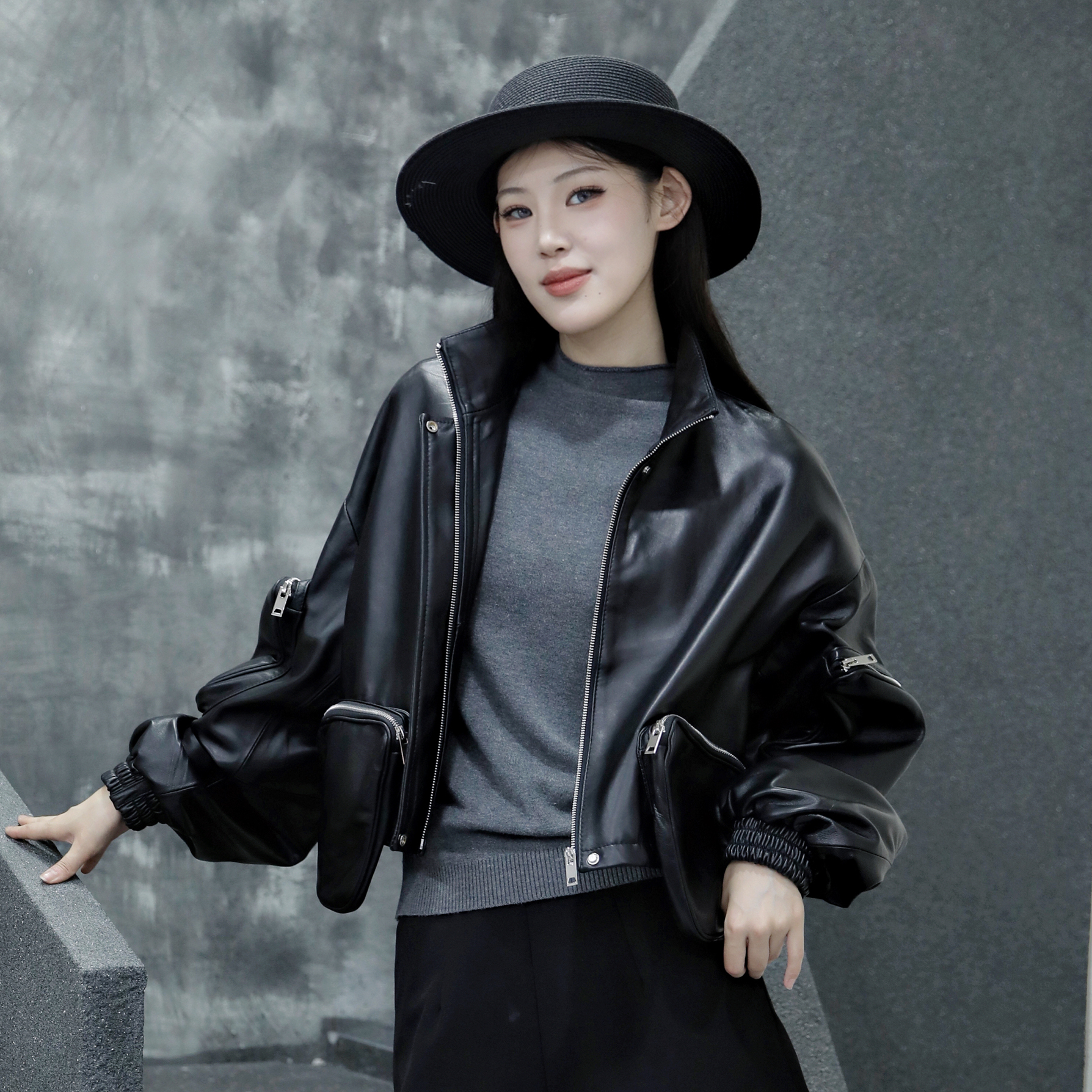 黑色皮衣女短款2025秋季新款绵羊皮立领长袖上衣真皮面包兜外套潮