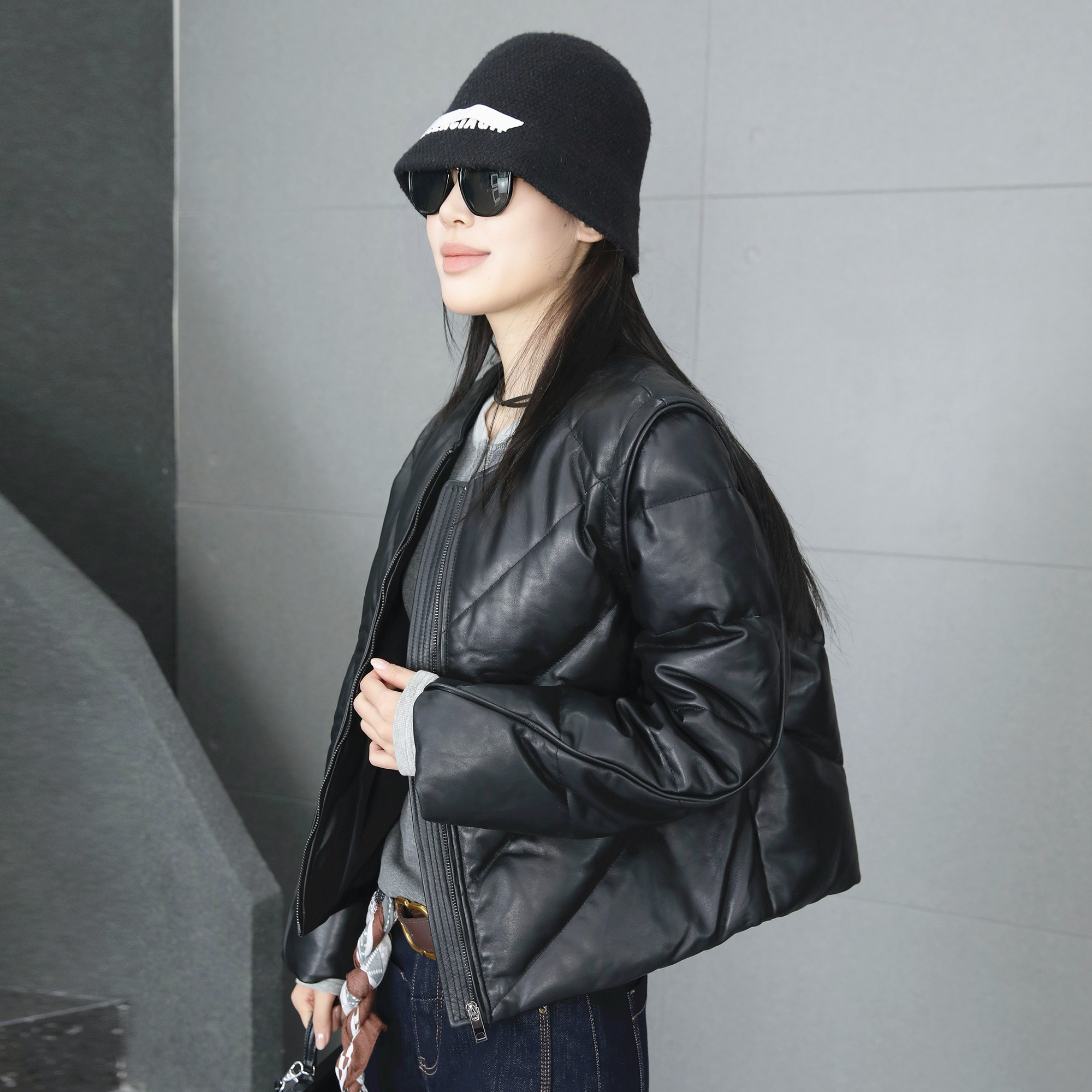 真皮羽绒皮衣女短款2025冬季新款绵羊皮圆领夹克小个子长袖外套潮