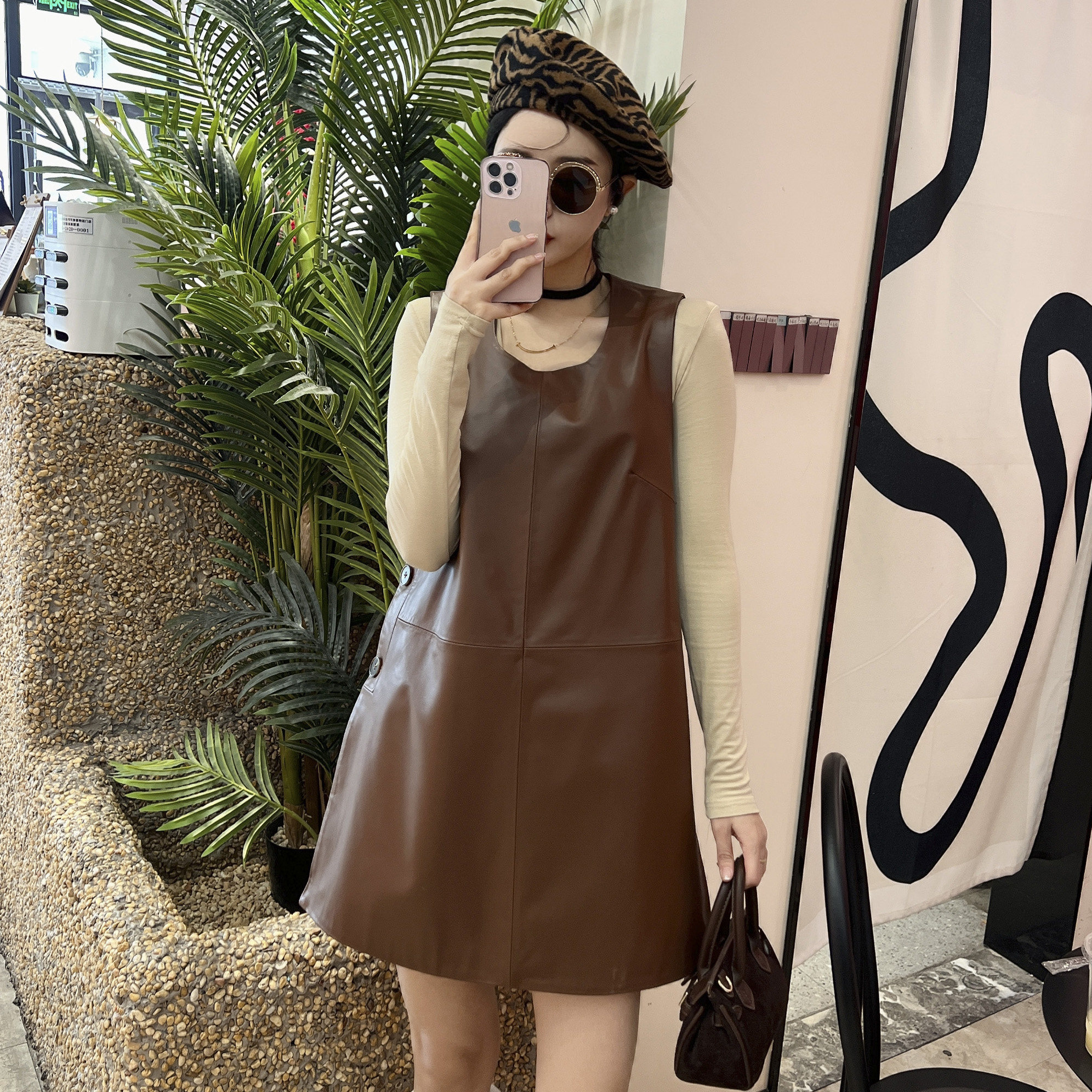 咖色绵羊皮中长款马甲裙春秋2025年款直筒宽松无袖背心裙气质皮裙