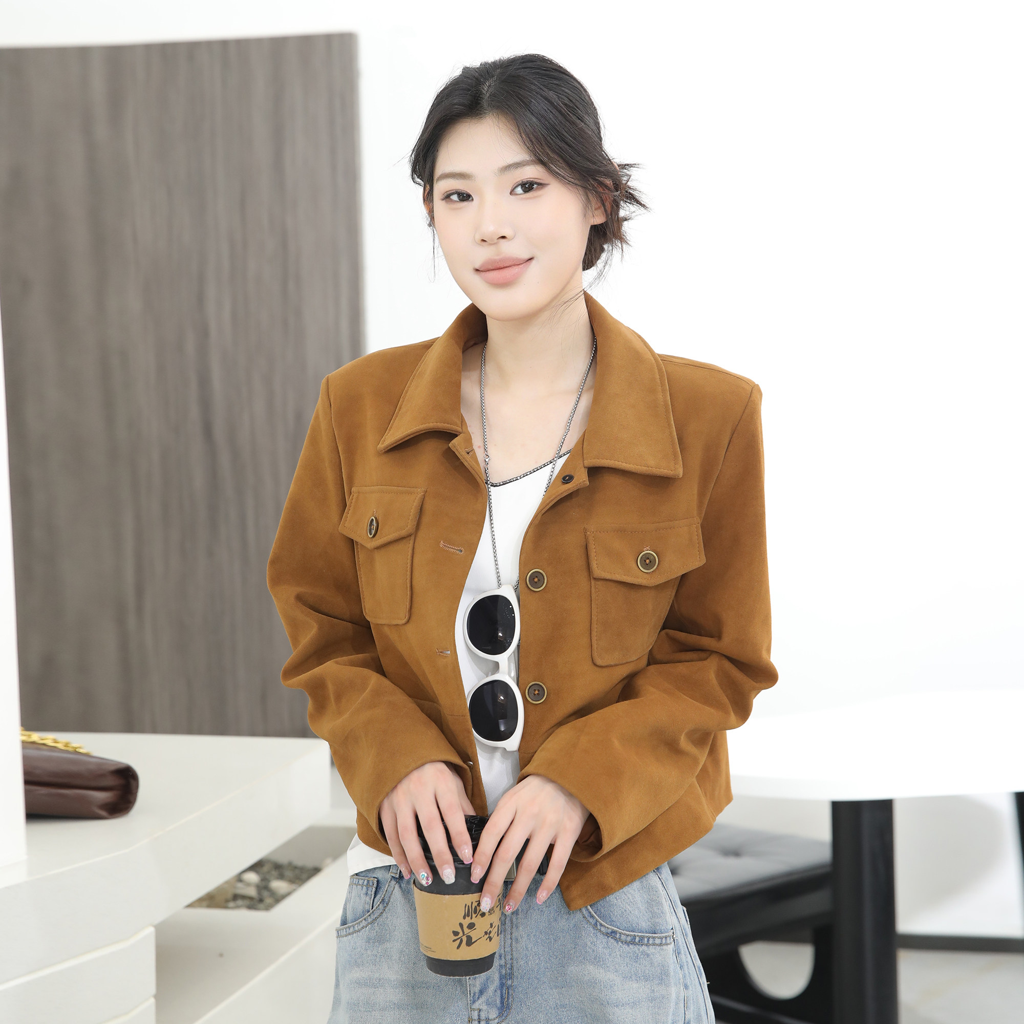 老钱风翻领短款绵羊皮女皮衣