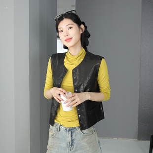 轻熟风真皮马甲女短款秋新款油蜡皮圆领纽扣外搭黑色坎肩无袖外套