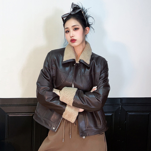 羽绒服女款2025秋季新款绵羊皮修身长袖皮衣油蜡皮咖色小个子外套