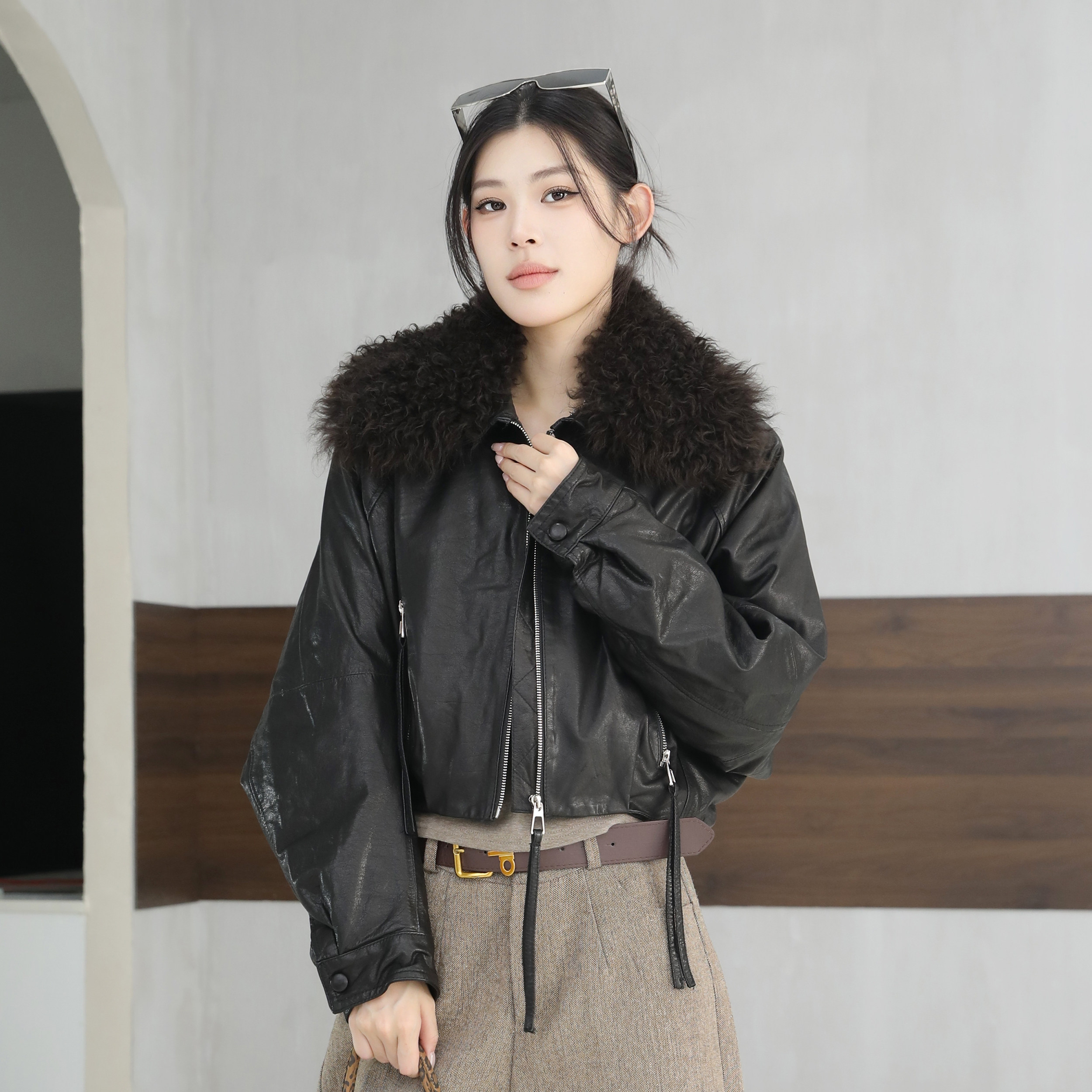 复古短款羊羔毛领鹅绒皮衣女
