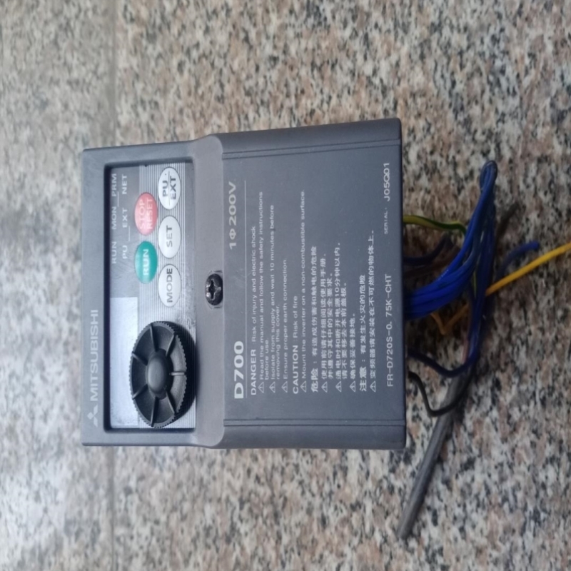 【议价】三菱D700变频器0.75KW/220V如图实物