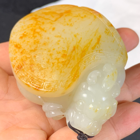 新疆和田玉籽料龙龟手把件