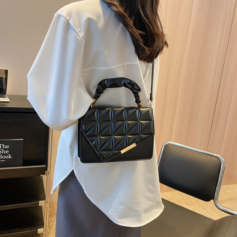 官网网红复古小包包女2023春季新款菱格时尚流行休闲斜挎包洋气