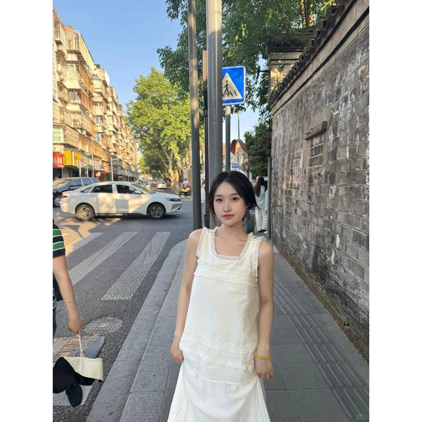 白色洋气减龄无袖背心连衣裙女2025夏季设计感清纯系松弛感套装