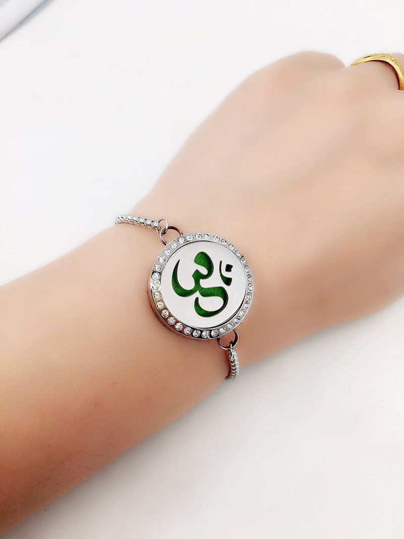 25mm瑜伽om符号定制新款钛钢镂空精油扩香香薰活动扣镶钻手链饰品