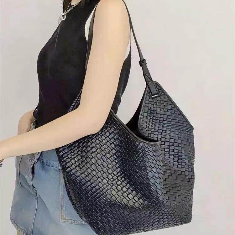 高级感编织包包2025新款复古时尚单肩手提包通勤百搭大容量托特包