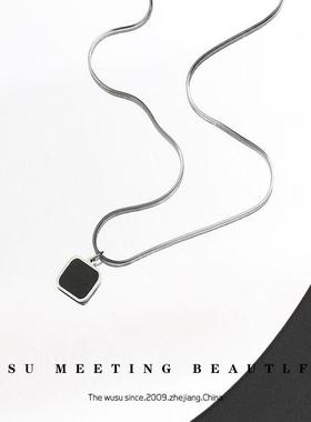 极简风黑色方块项链嘻哈个性小众设计高级感吊坠2022新款锁骨链