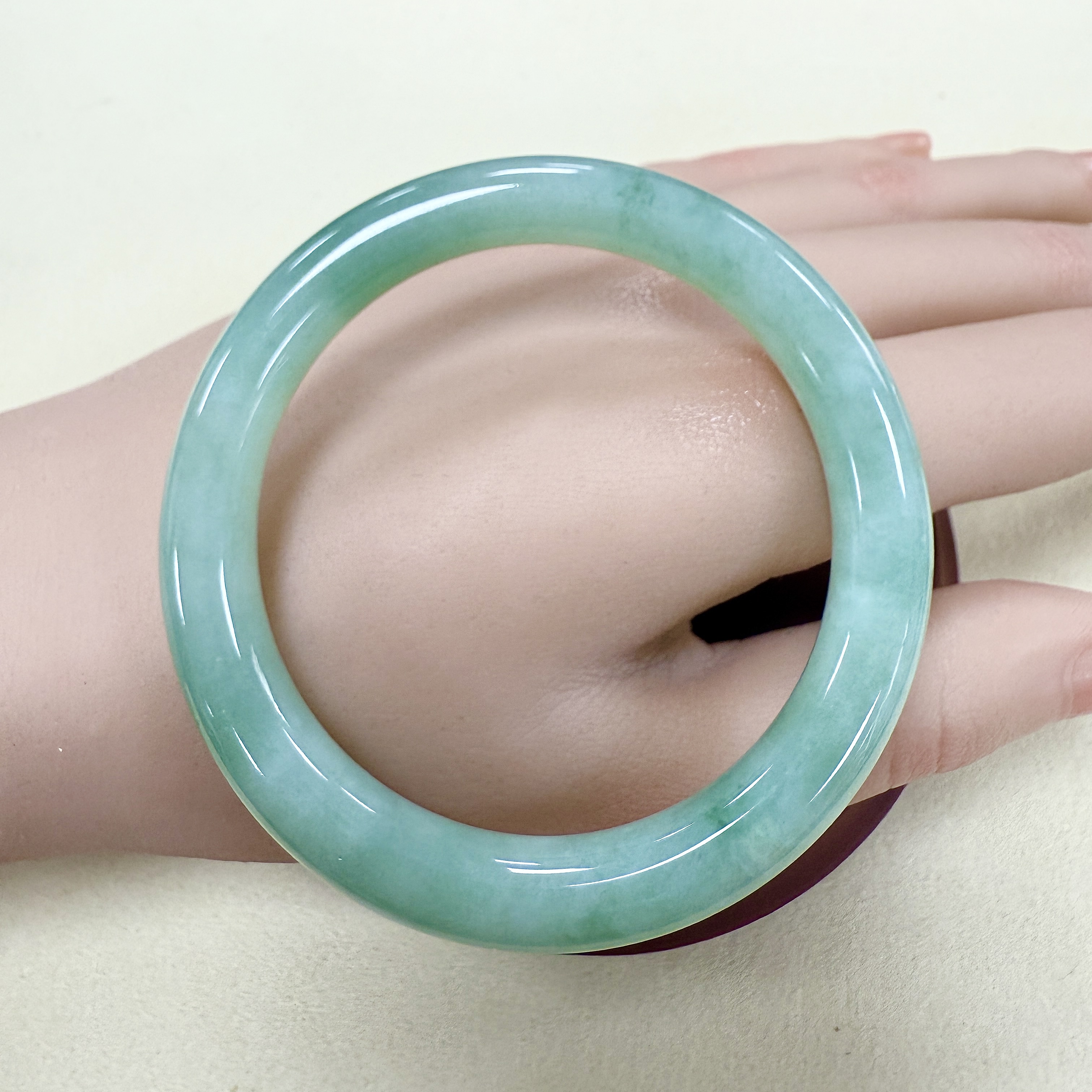 天然缅甸A货翡翠手镯冰糯种晴水满绿52圈口圆条美人镯带证书085