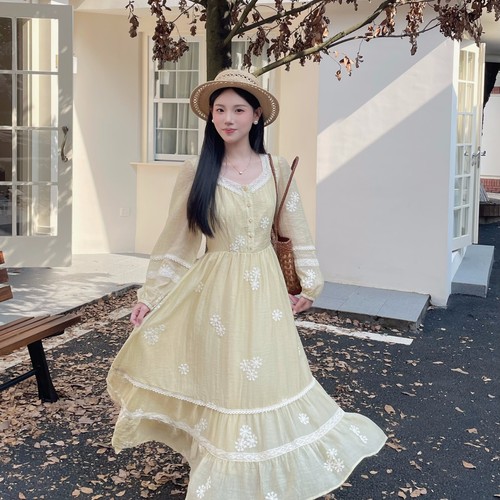 MOBAI默白法式刺绣气质连衣裙