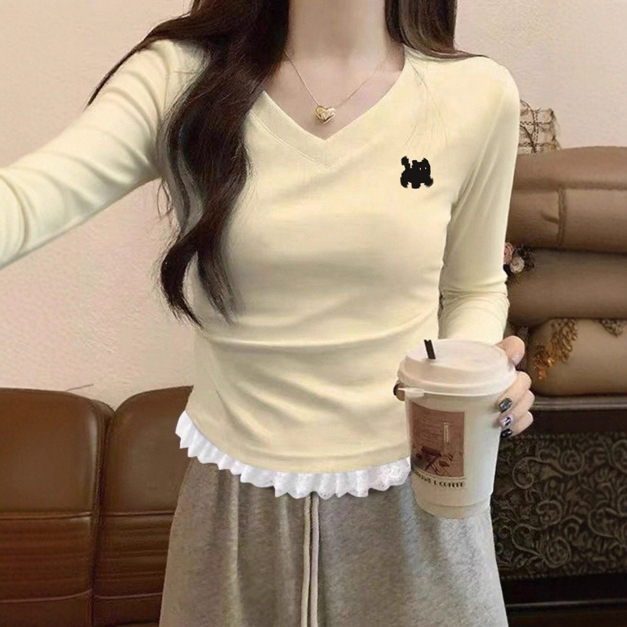 早秋2025韩系打底衫上衣设计感花边拼接正肩V领长袖T恤女收腰显瘦